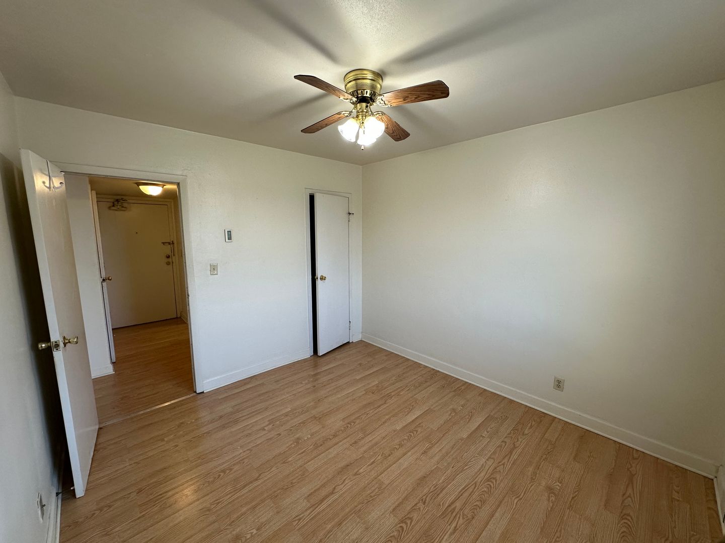 1029 E Knapp St 7 of 8