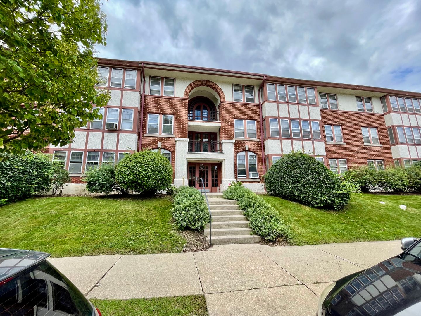 Milwaukee Apartment: 2011 E Park Place