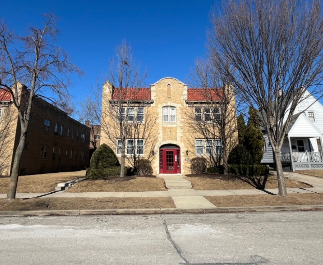 Shorewood Apartment: 1806 E Kenmore Pl