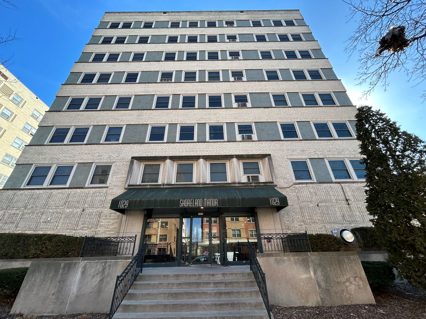 Milwaukee Apartment: 1029 E Knapp St
