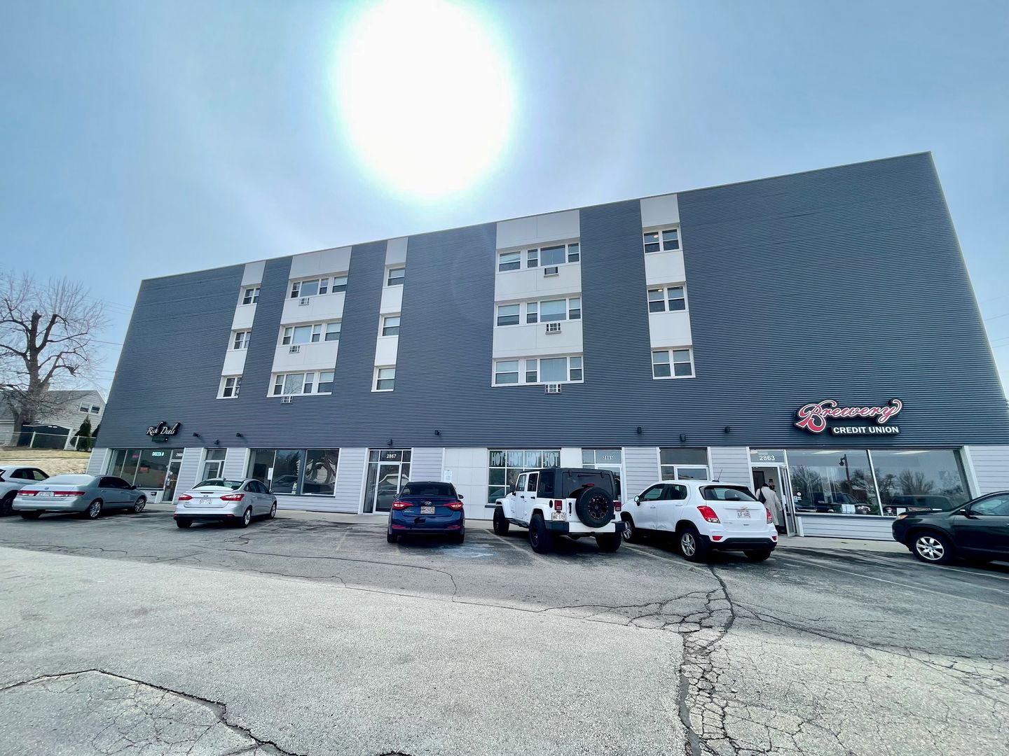 Milwaukee Apartment: 2867 S. Kinnickinnic Ave.