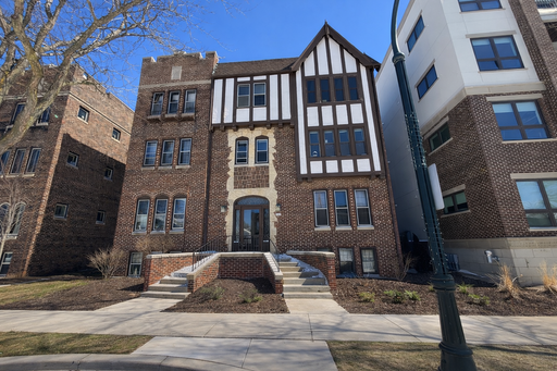 Comfortable 1-bedroom Nestled in Peaceful Shorewood. Half off First Month!