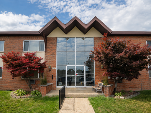 2 Bedroom On Montana Heat and Hot Water Included- Half of First Month Rent! – photo 1