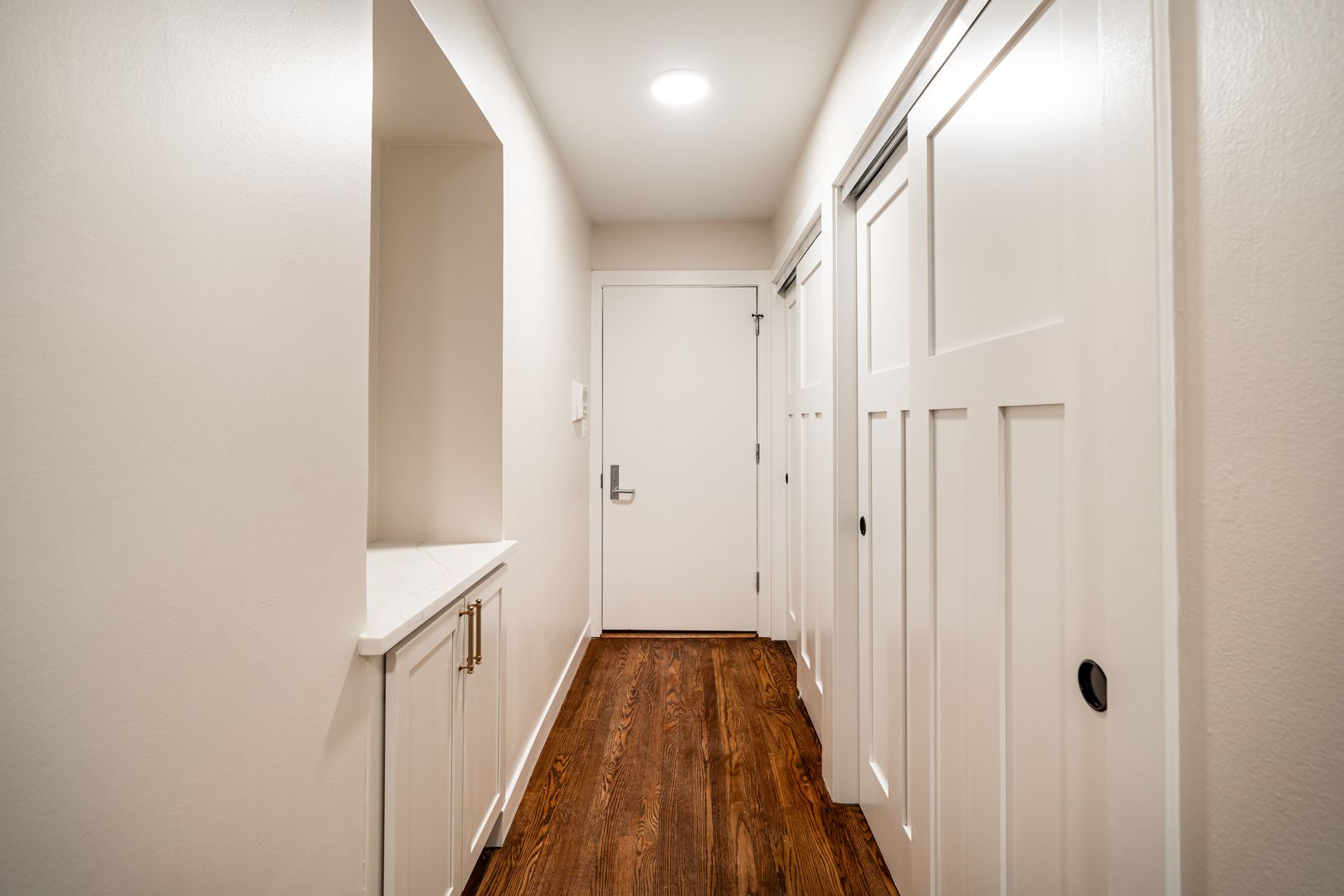 Milwaukee Apartment: 2600 E Kenwood Blvd