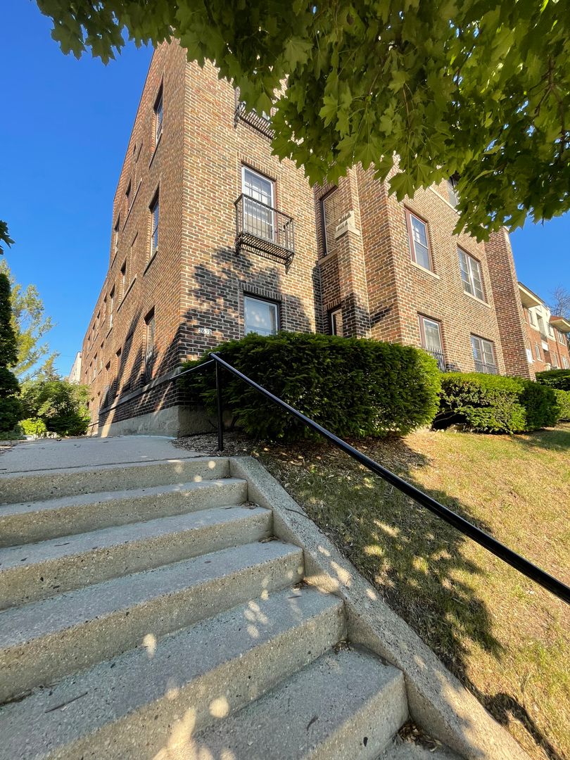 Milwaukee Apartment: 2632 N Oakland Ave