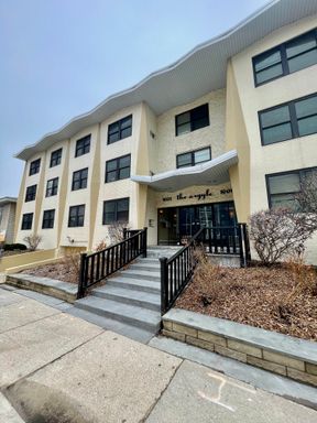 1BR Corner Unit w/ A/C Unit and Heat Included! HALF OFF FIRST MONTH RENT!! – photo 1