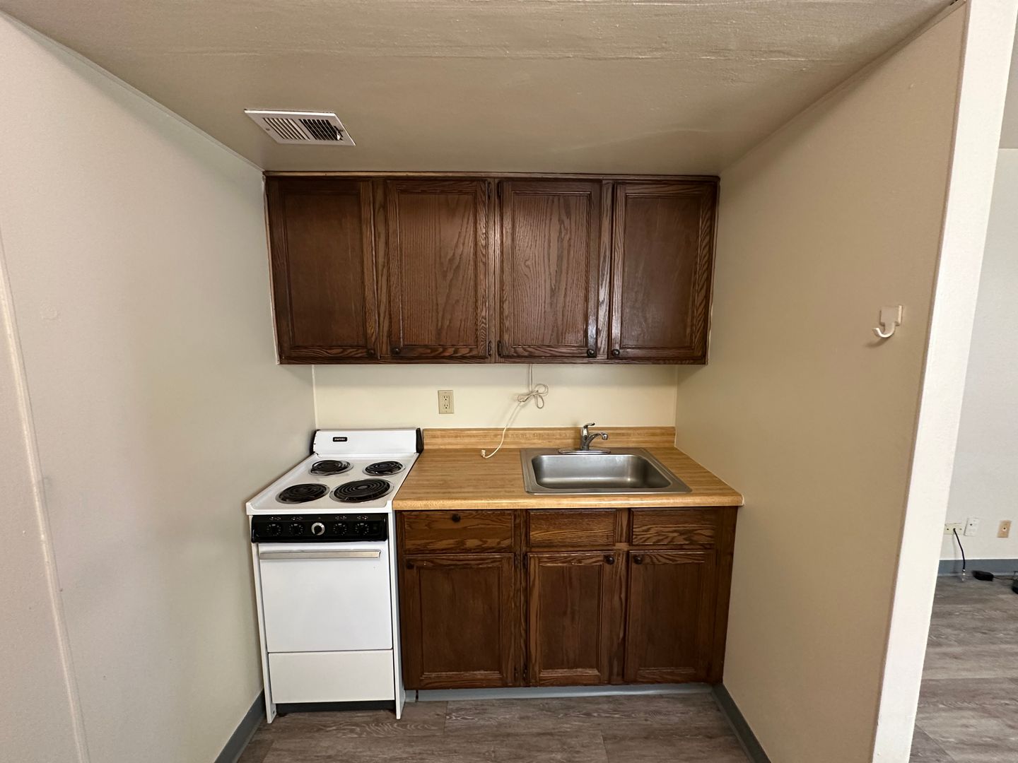1029 E Knapp St 4 of 7
