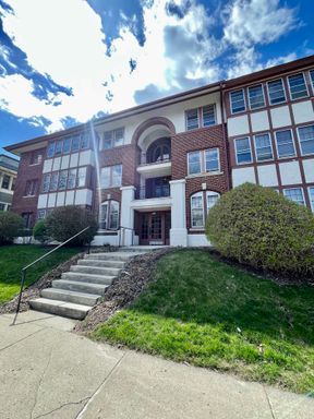 Bright and Open 1BR w/ Tons of Closet Space! – photo 1