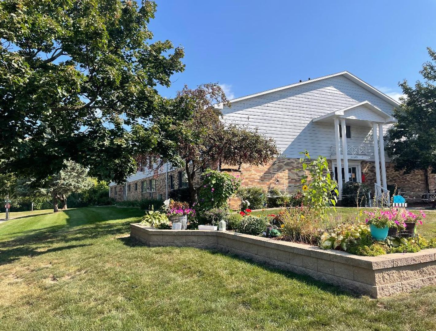 Green Bay Apartment: 127 S Platten St