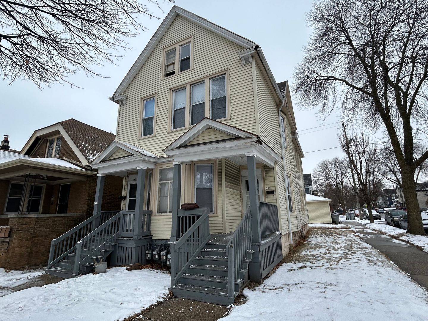 Milwaukee Apartment: 937-939 W Maple