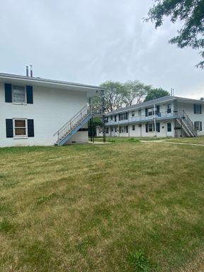 Gorgeous Updated 1 Bed-Parking Included! HALF OFF FIRST MONTH RENT – photo 1