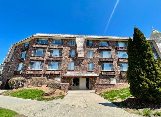 Spacious 1 Bedroom with Den/Office space in Bay View! Heat Included – photo 1