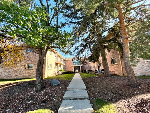 Bright and Spacious 2 bedroom unit in West Allis – photo 1