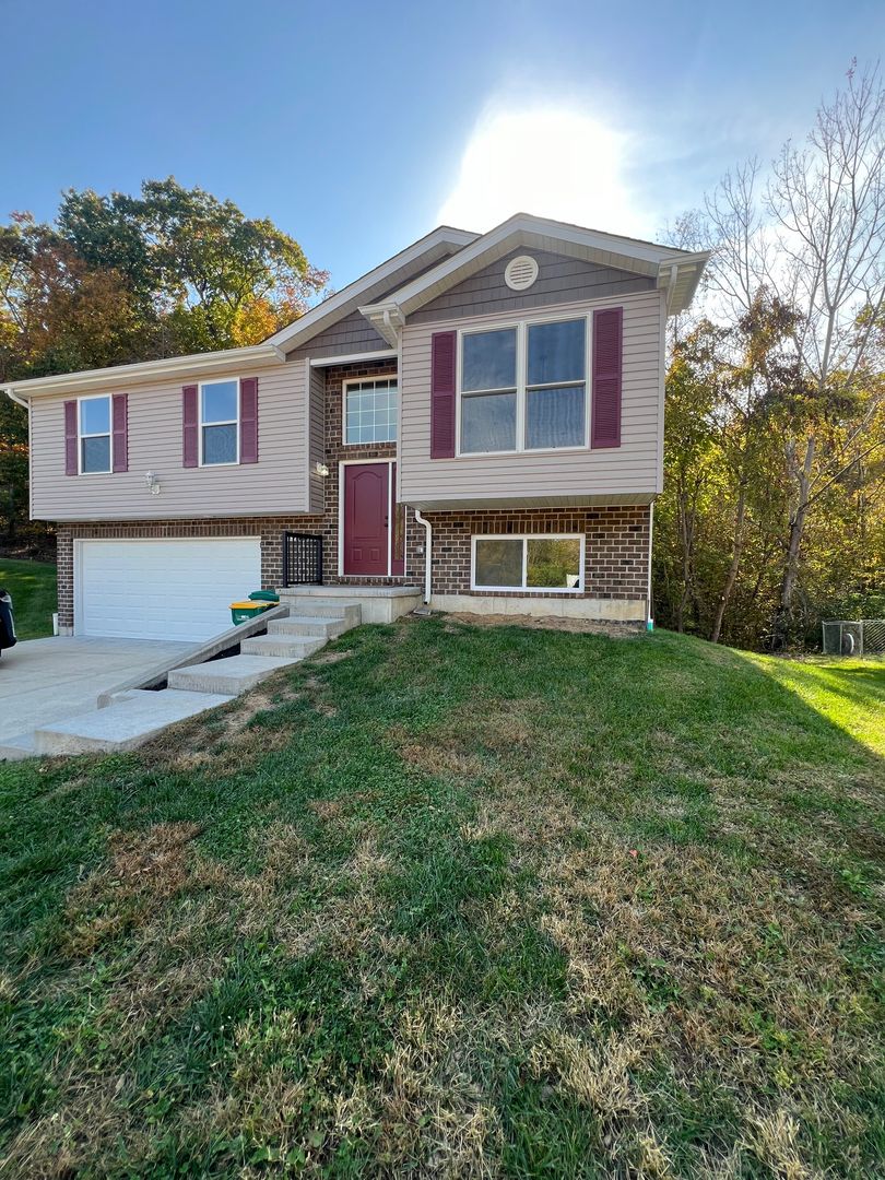 Pevely House: 919 Foster Ct