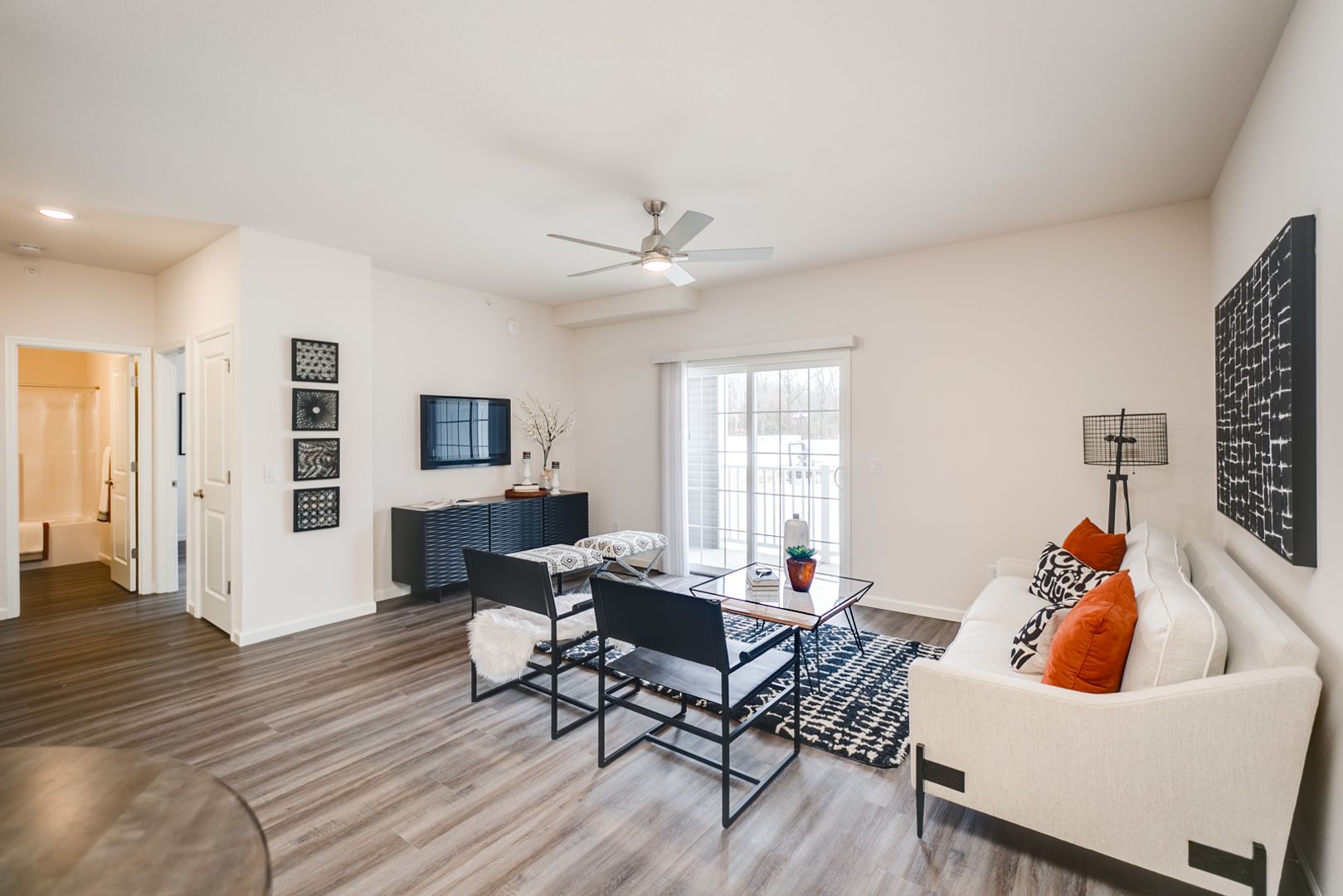 Imperial Apartment: 1431 Park West Ct