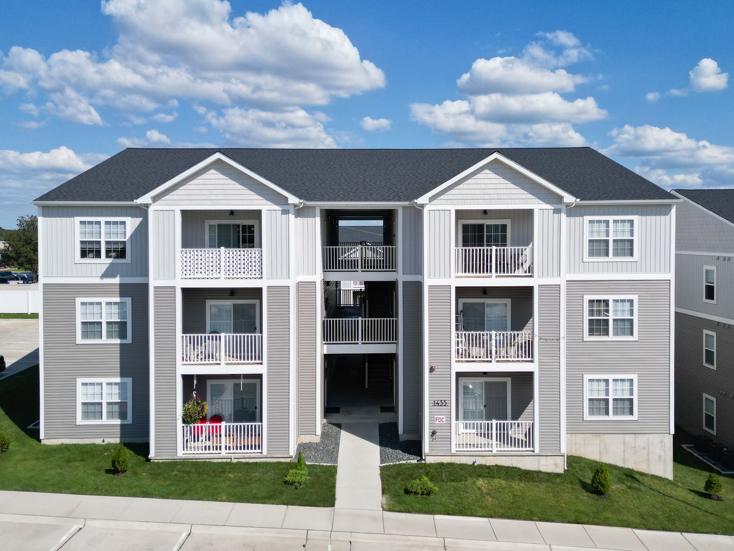 Imperial Apartment: 1447 Park West Ct