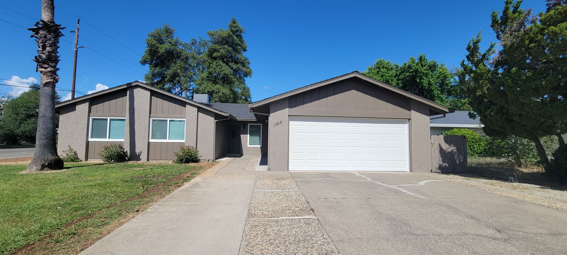 REDDING House: 1988 SHASTA PINES