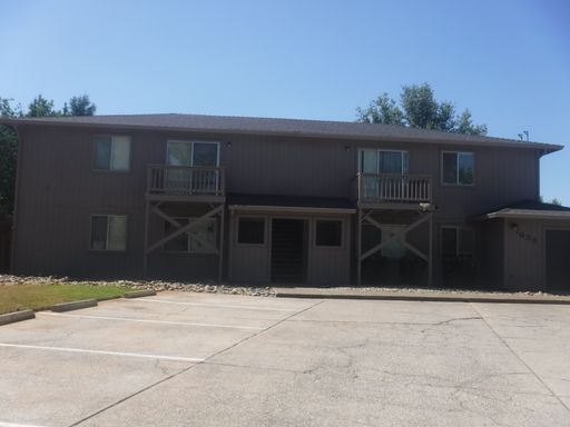 Upstairs Apartment Off Victor Ave – photo 1