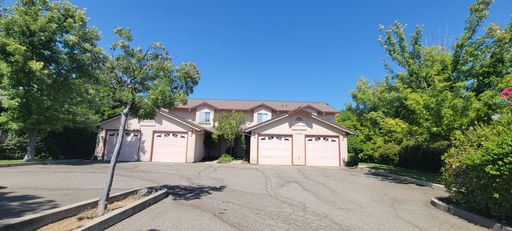Great 2 Bedroom 2.5 Bath Townhouse Near Shopping – photo 1