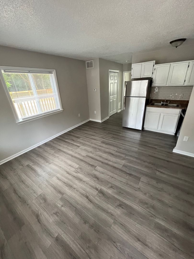 Newport News Apartment: 15910 Warwick Blvd