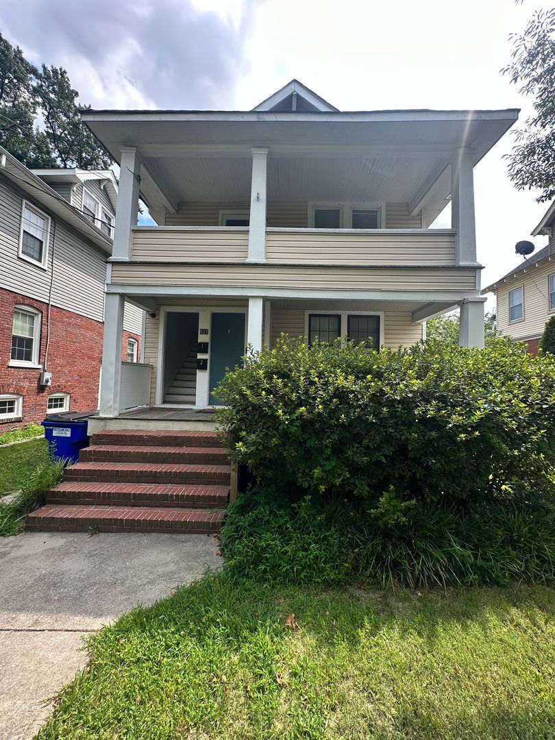 Norfolk Apartment: 527 Maryland Ave