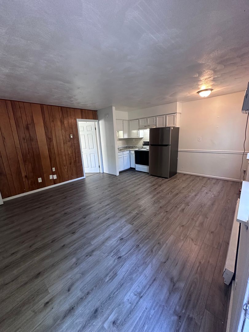 Norfolk Apartment: 324 Ashlawn Drive