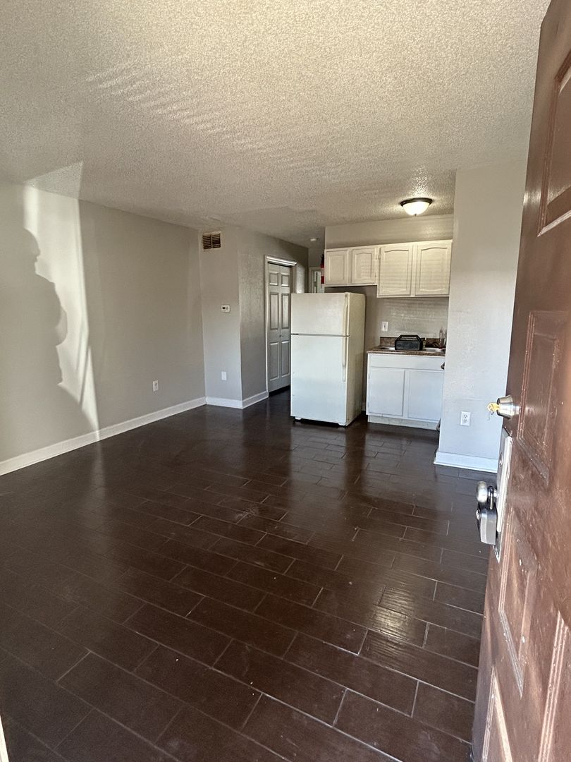 Newport News Apartment: 15910 Warwick Blvd