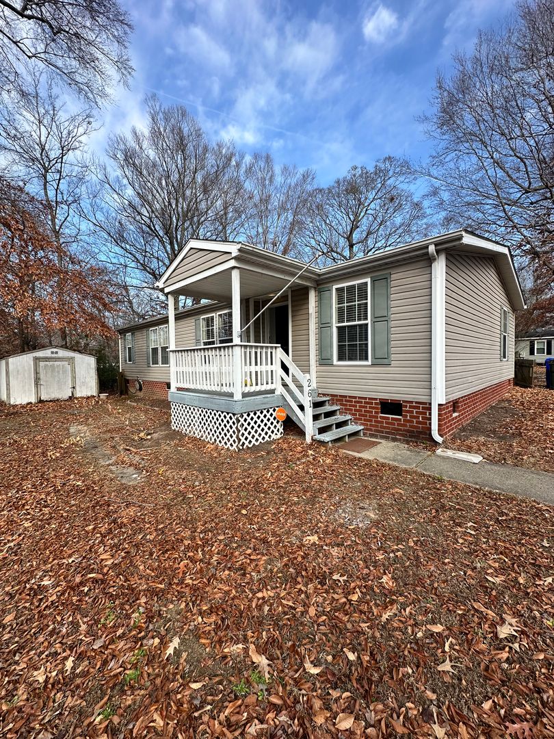 Suffolk Apartment: 261 Burnett Way