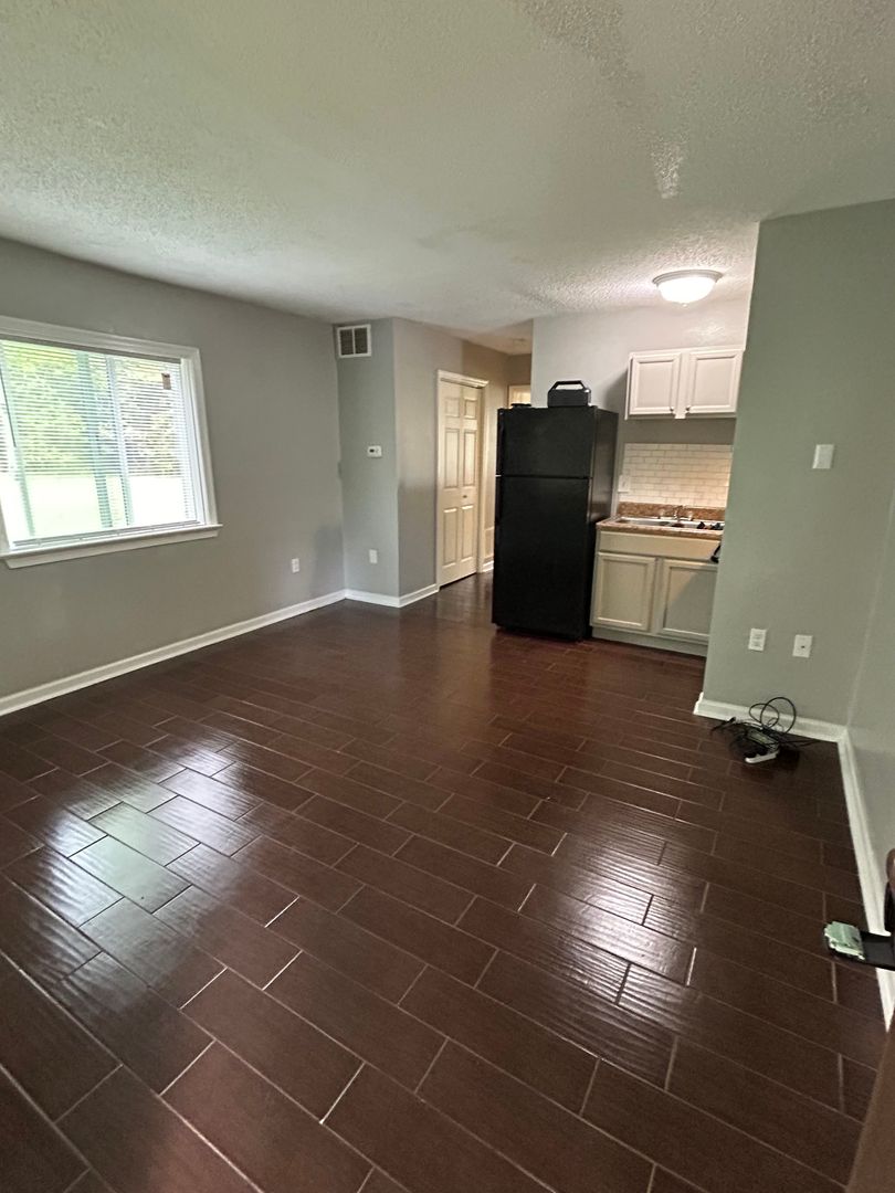 Newport News Apartment: 15910 Warwick Blvd