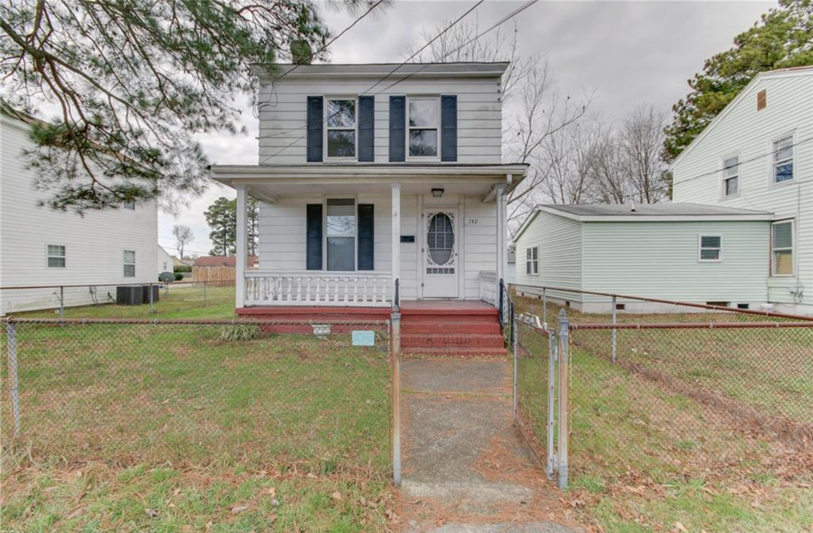 Portsmouth House: 742 Potomac ave