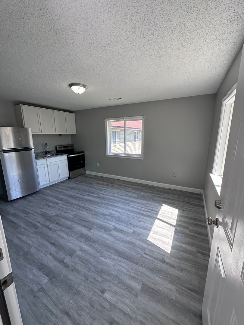 Newport News Apartment: 15910 Warwick Blvd