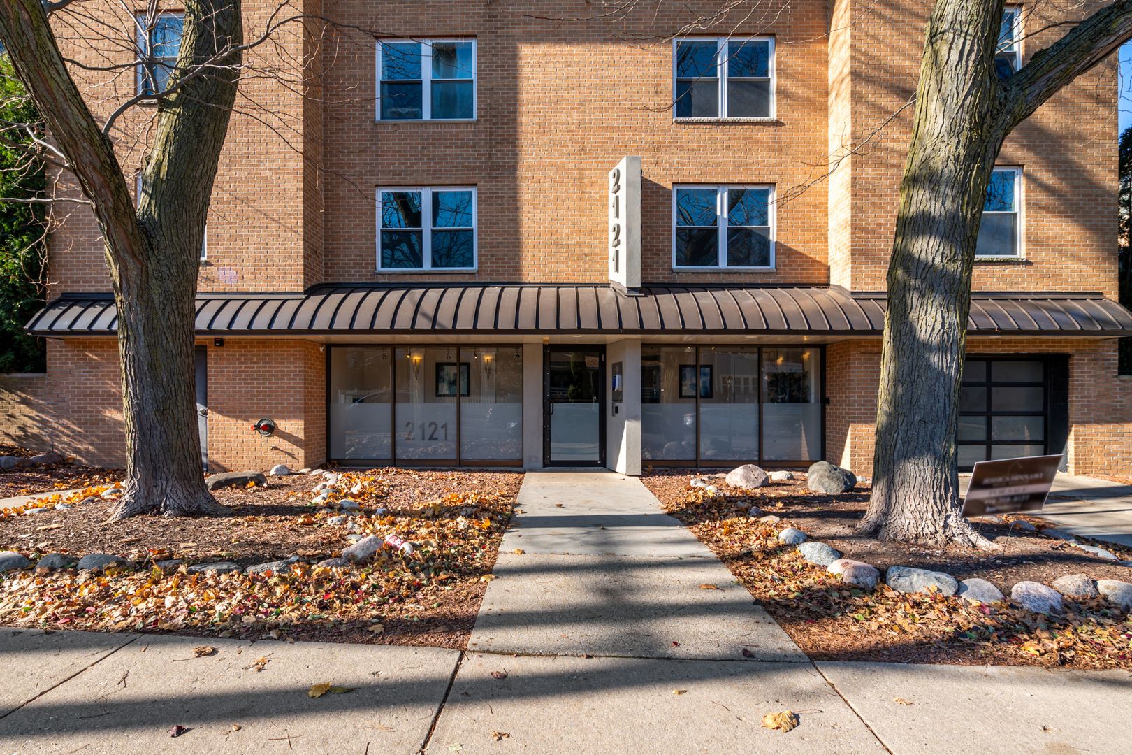 Milwaukee Condo: 2121 N Cambridge Ave