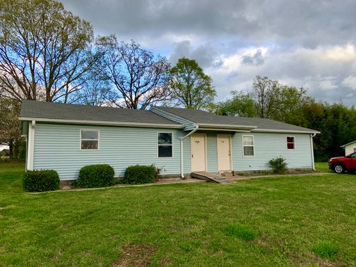 2 Bedroom Duplex with Yard