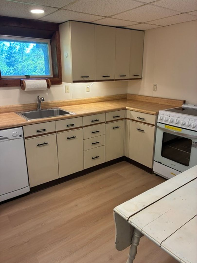 Harpswell House: 74 Brickyard Cove Rd