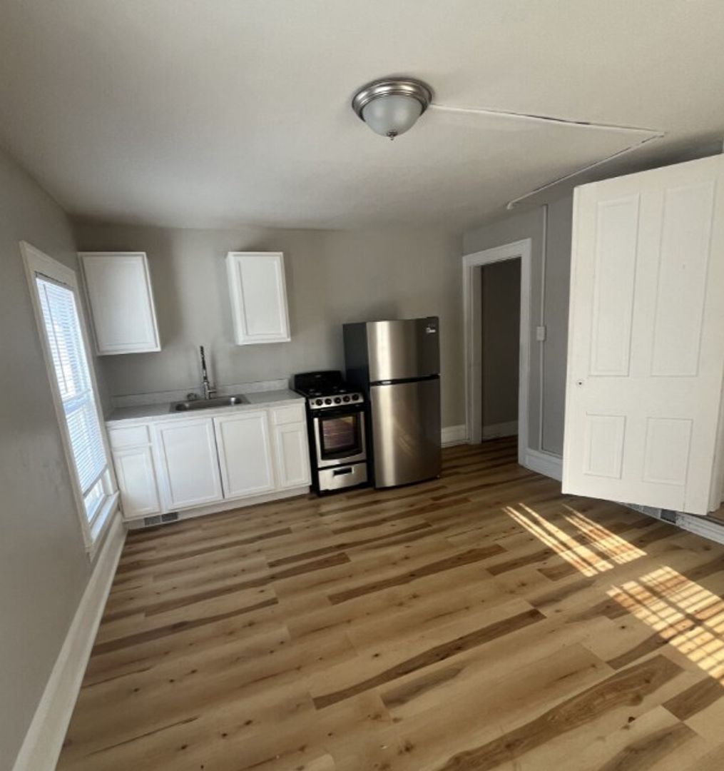 Bedford Apartment: 579 Broadway Avenue