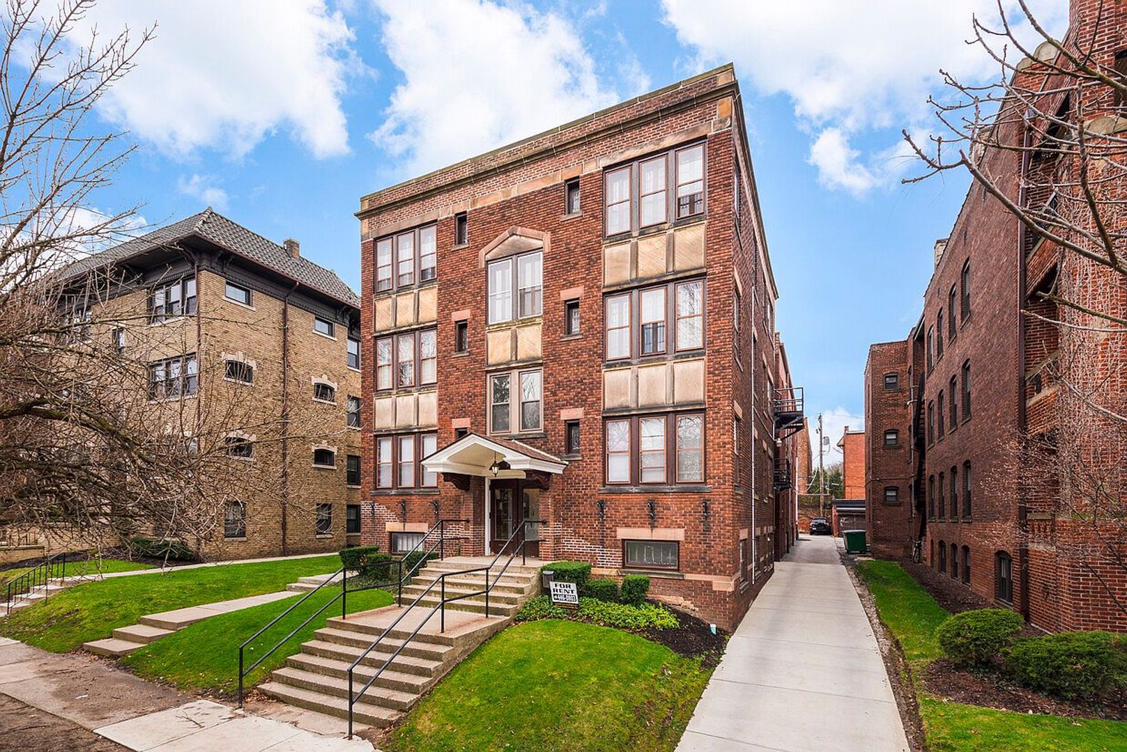 Cleveland Heights Apartment: 2480-82 Derbyshire Rd.