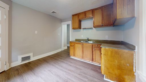 Akron 2 Bedroom Second Floor Apartment – photo 1