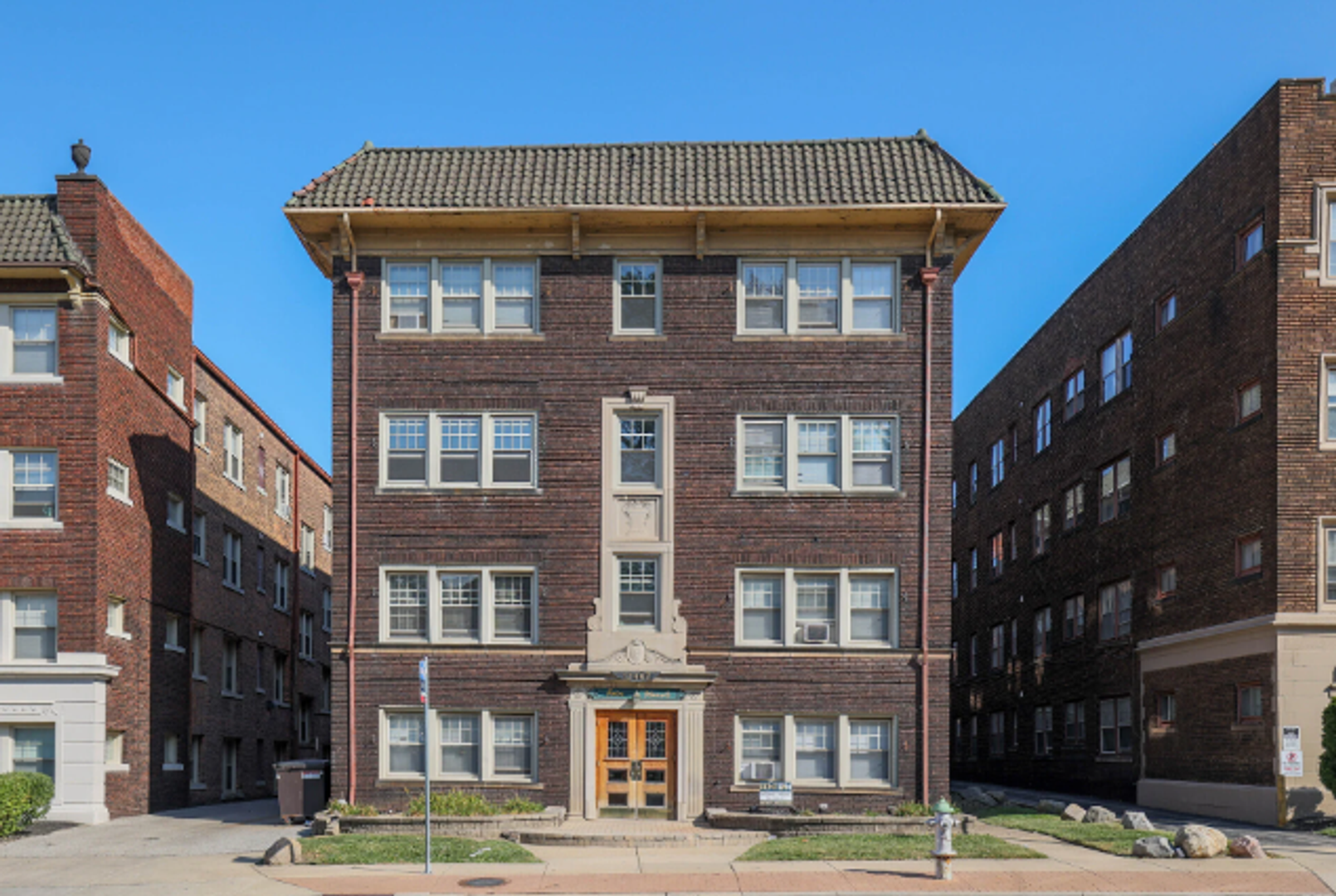 Cleveland Heights Apartment: 12467-12469 Cedar Road