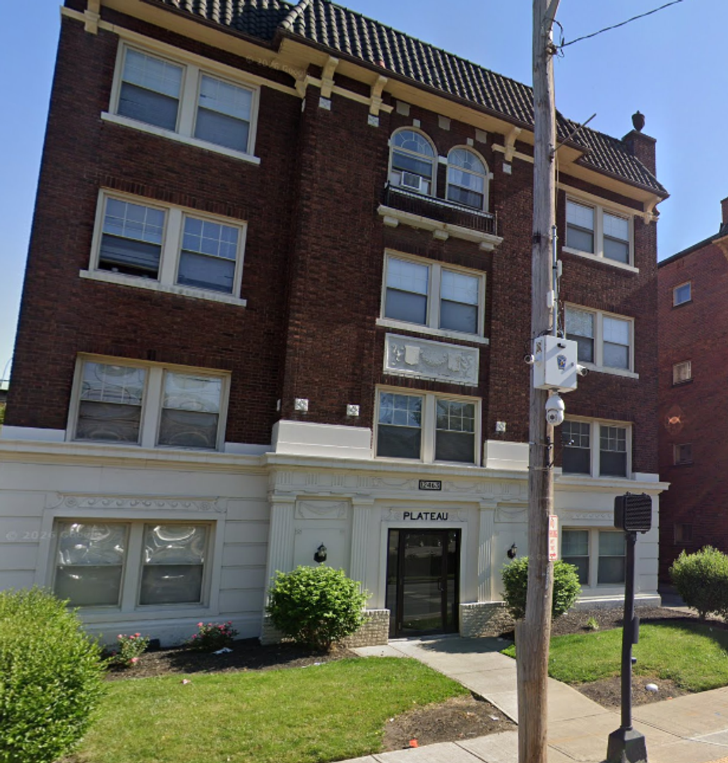 Cleveland Heights Apartment: 12463 Cedar Rd.