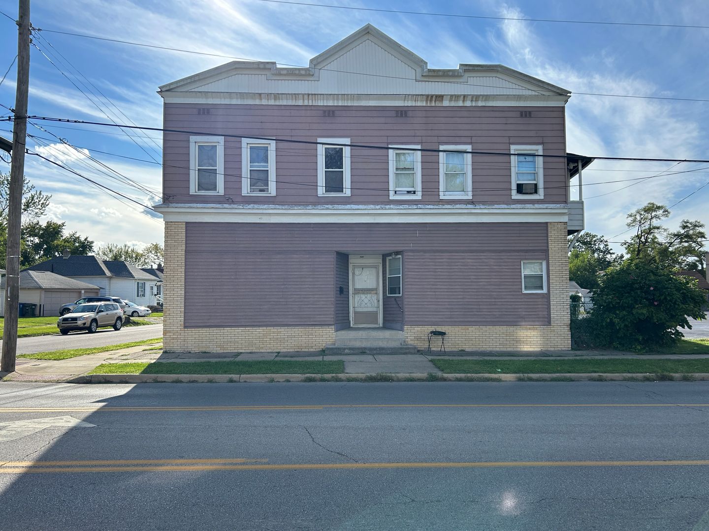 Lorain Apartment: 2550 Elyria Avenue