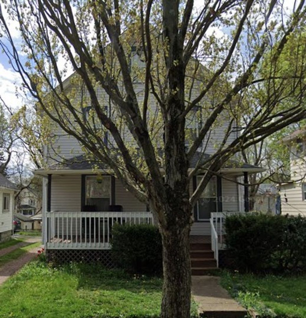 Akron House: 982 Collinwood Avenue