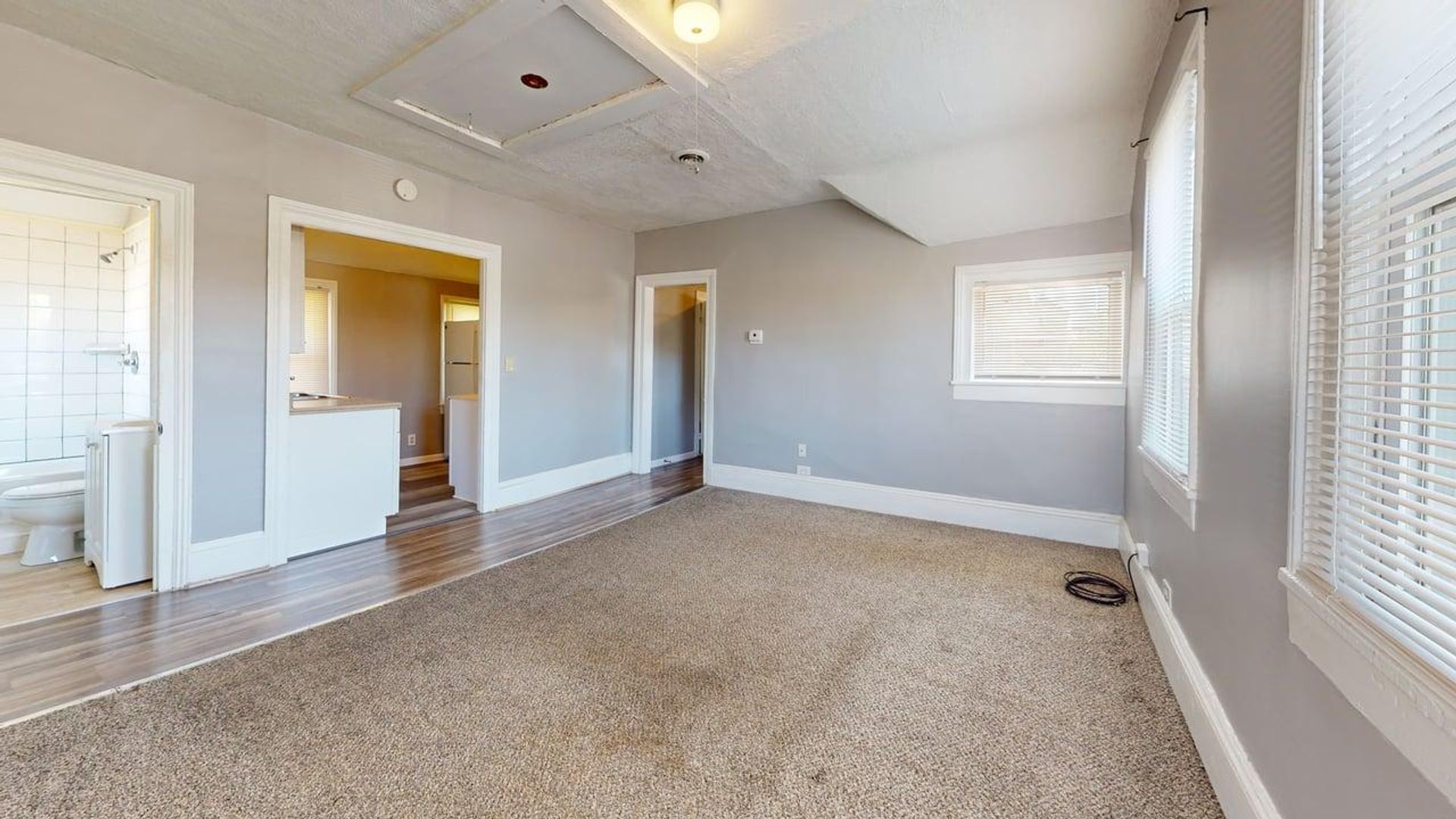 Cleveland Apartment: 1204-1206 Auburn Ave