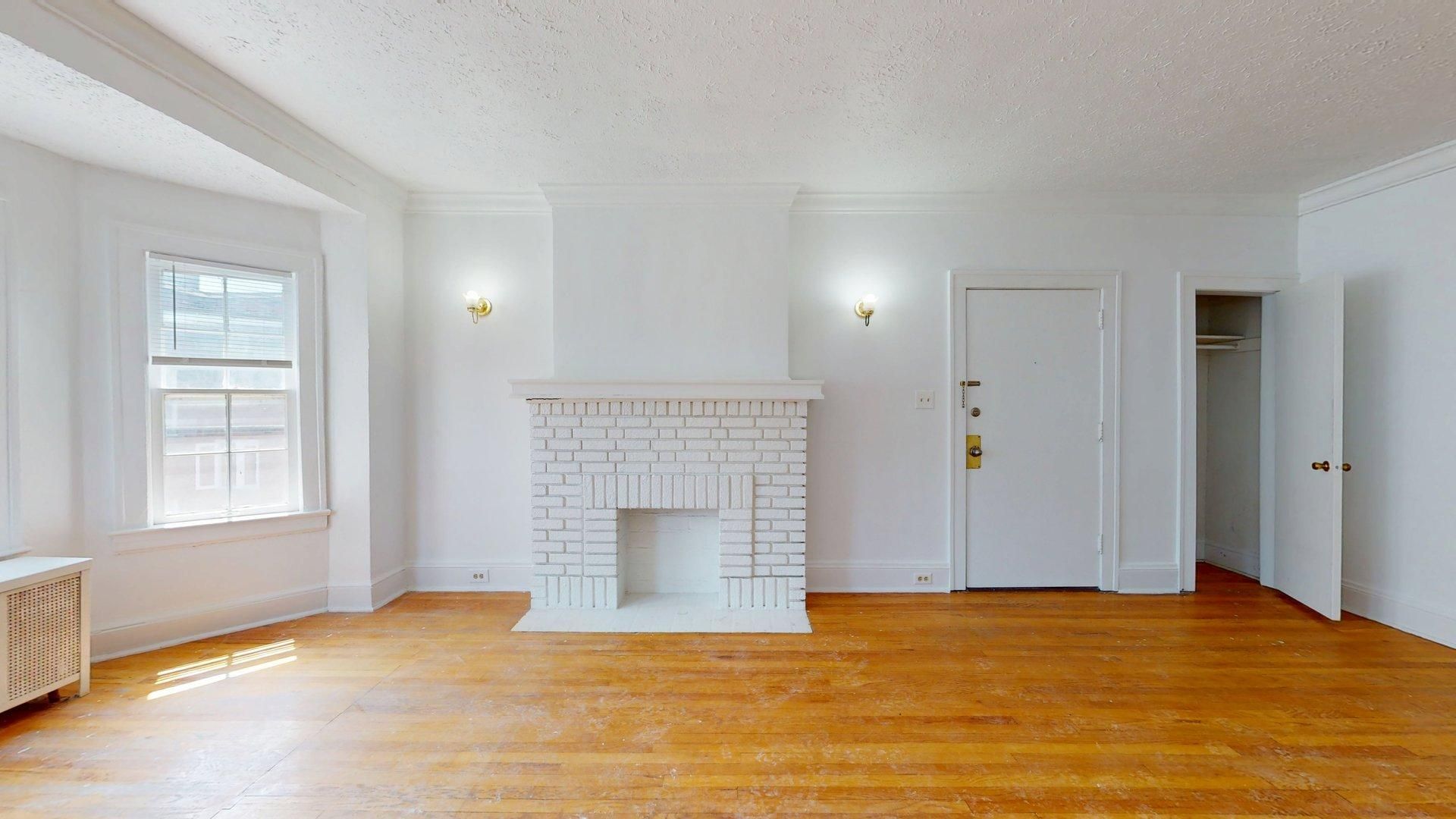 Shaker Heights Apartment: 2572 - 2576 Kemper Rd