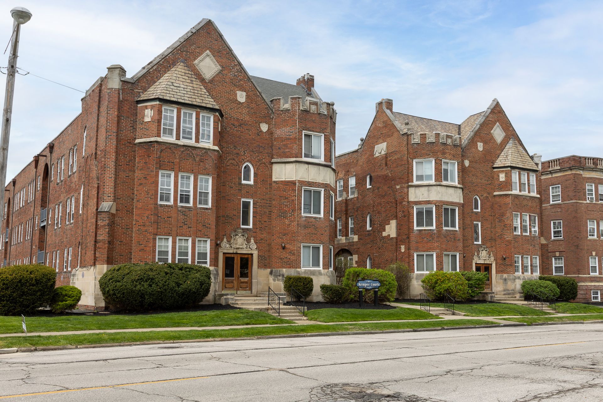 Shaker Heights Apartment: 2572 - 2576 Kemper Rd