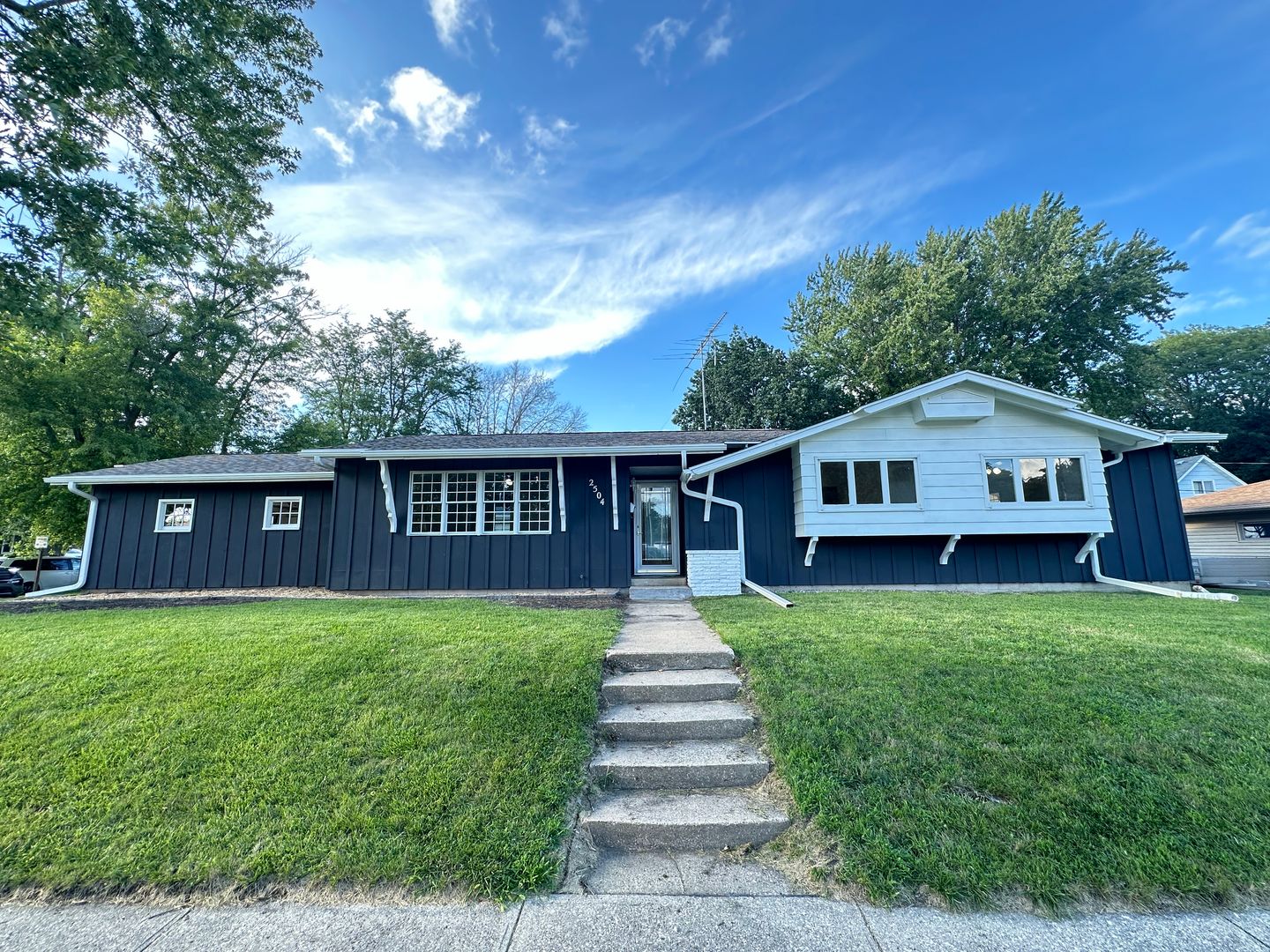 Fort Dodge House: 2504 20th Ave North