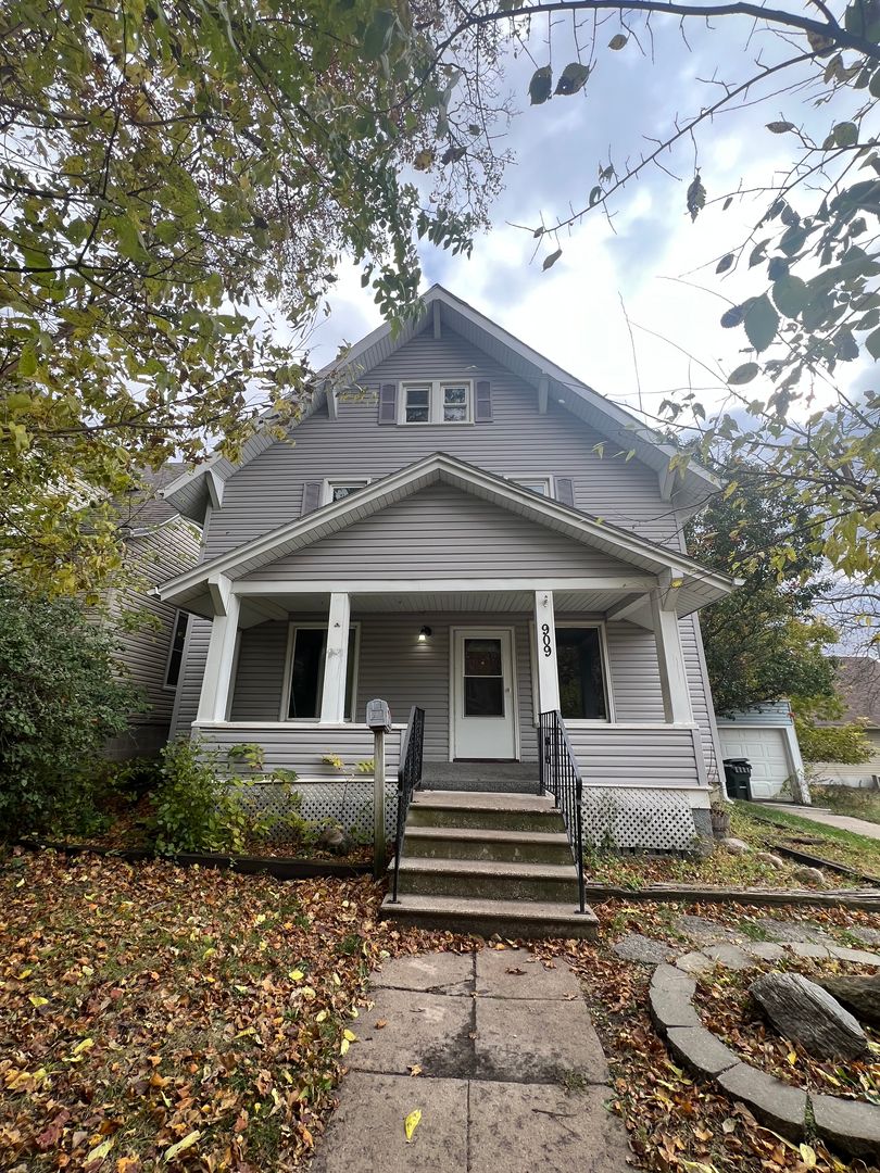 Fort Dodge House: 909 5th Ave North