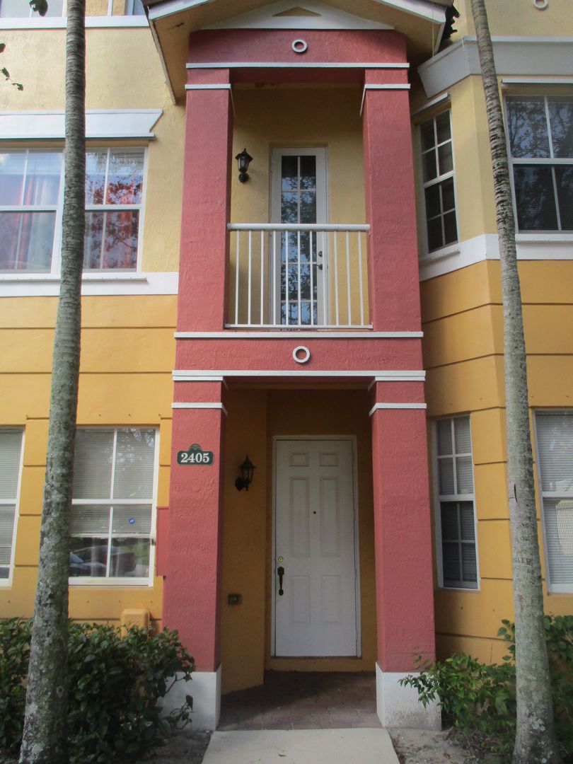 Royal Palm Beach House: 2405 Shoma Drive