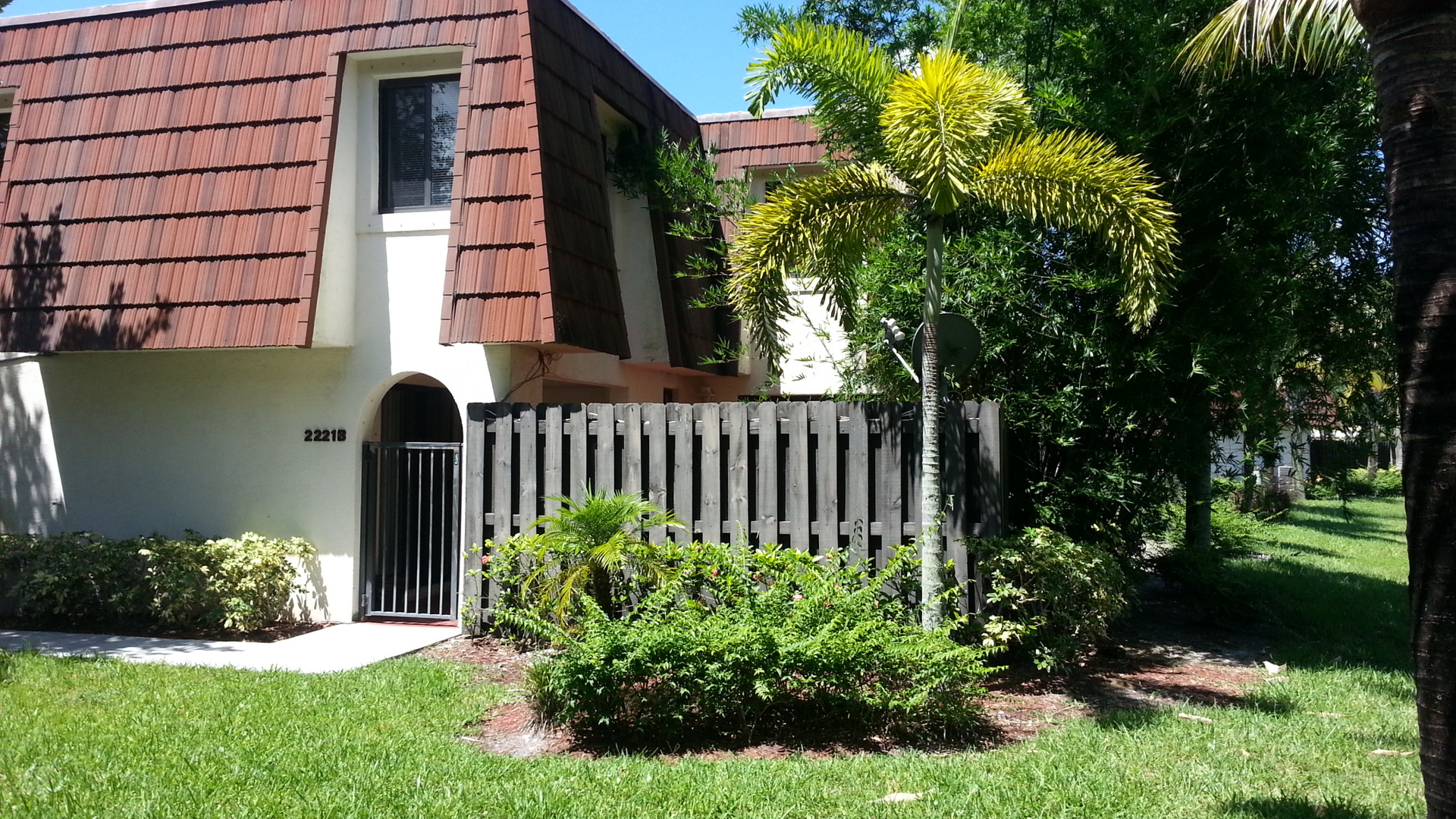 Greenacres House: 2221-B White Pine Circle