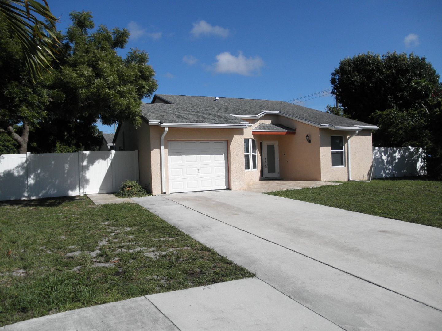 Boca Raton House: 401 N.W. 23rd Street