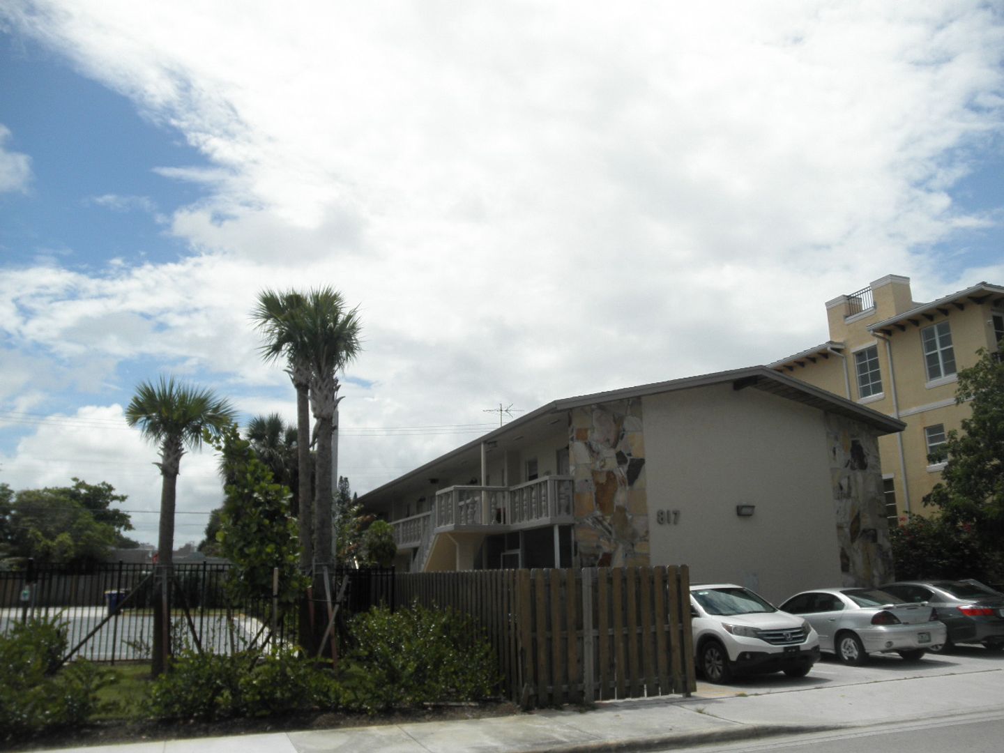 Lake Worth Apartment: 817 South Federal Highway